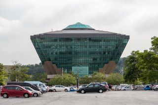 Putrajaya, Malásia: Suruhanjaya Tenaga Sustainable Building (Diamond Building)
Exemplo de Eco-design.